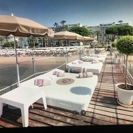 Ibis Croisette アパート